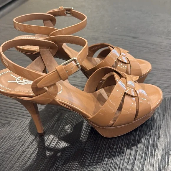 Saint Laurent Nude Patent Leather Heels - Picture 3 of 7